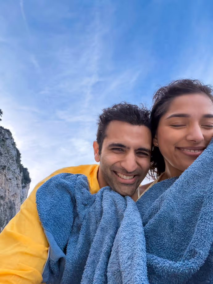 अर्चना पूरन सिंह के बेटे ने अचानक गर्लफ्रेंड से सगाई कर सबको चौंकाया! देखें 10 PHOTO