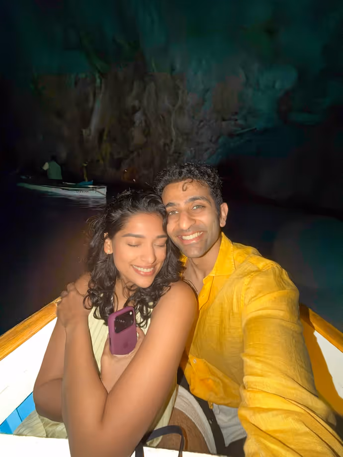 अर्चना पूरन सिंह के बेटे ने अचानक गर्लफ्रेंड से सगाई कर सबको चौंकाया! देखें 10 PHOTO