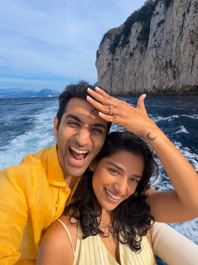 अर्चना पूरन सिंह के बेटे ने अचानक गर्लफ्रेंड से सगाई कर सबको चौंकाया! देखें 10 PHOTO