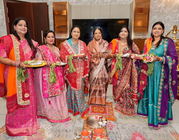रेखा गुप्ता के करवा चौथ की 12 PHOTOS: दिल्ली के करवा चौथ उत्सव में शामिल हुईं CM रेखा गुप्ता