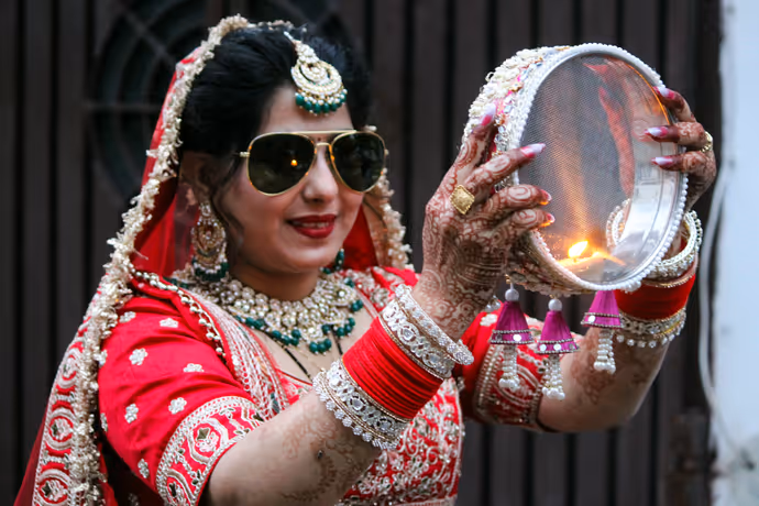 करवा चौथ सेलिब्रेशन की 10 तस्वीरें: पटना-दिल्ली से अमृतसर तक, हर तरफ दिखी त्योहार की धूम