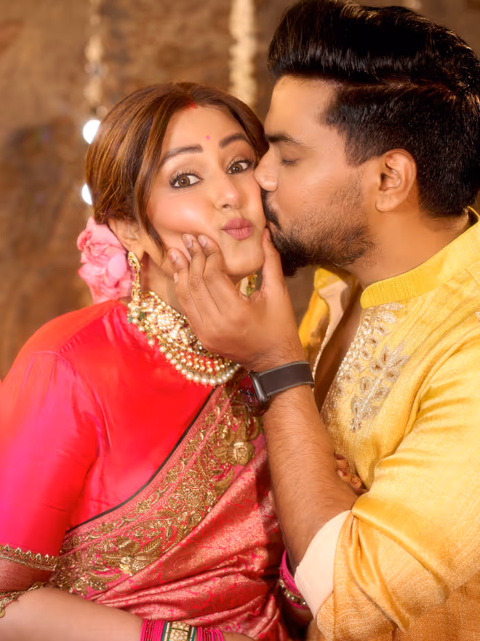 बॉलीवुड से TV तक सितारों ने मनाया करवा चौथ, शिल्पा शेट्टी से हिना खान तक की तस्वीरें वायरल