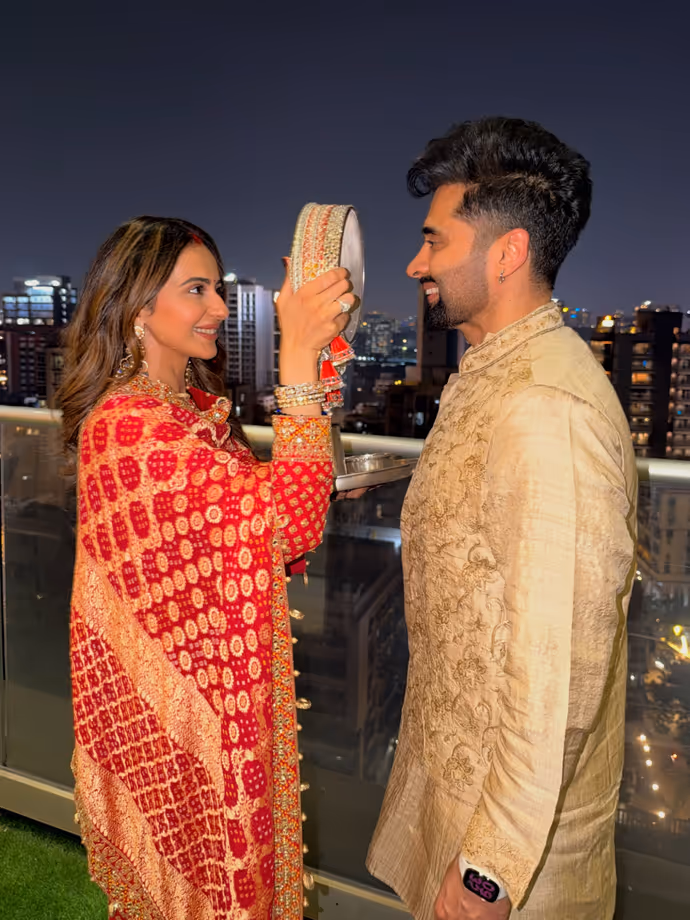 बॉलीवुड से TV तक सितारों ने मनाया करवा चौथ, शिल्पा शेट्टी से हिना खान तक की तस्वीरें वायरल