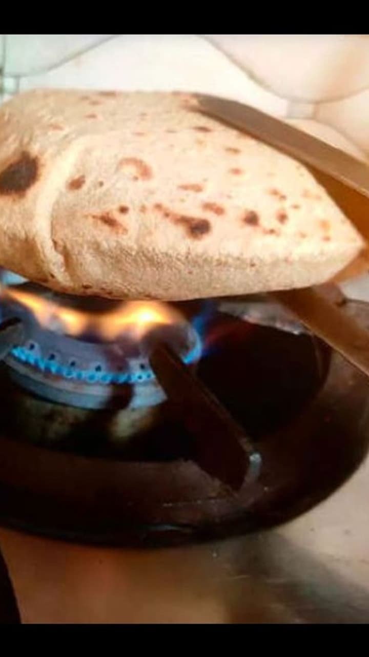 चपाती थेट गॅसवर भाजणे आरोग्यासाठी धोकादायक