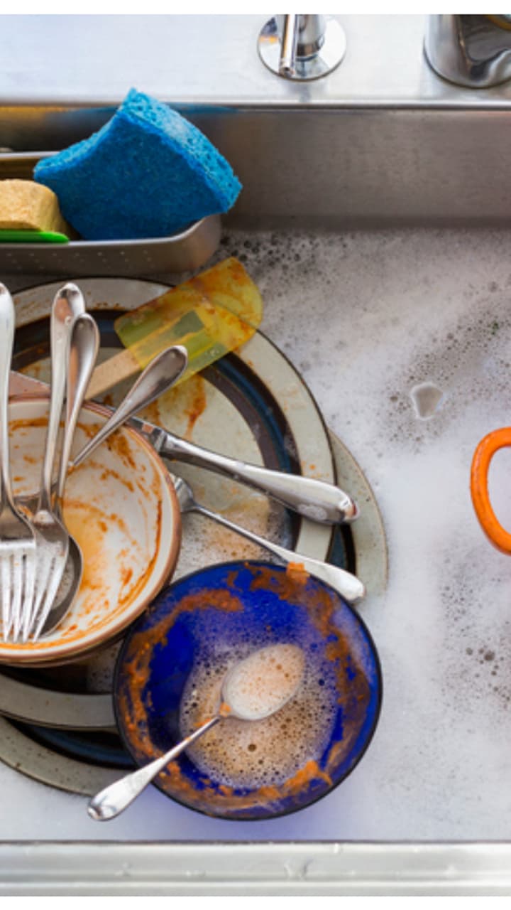 Kitchen Sink: அடைத்த கிச்சன் சிங்கை சரி செய்ய பிளம்பரை கூப்பிடாதீங்க!
