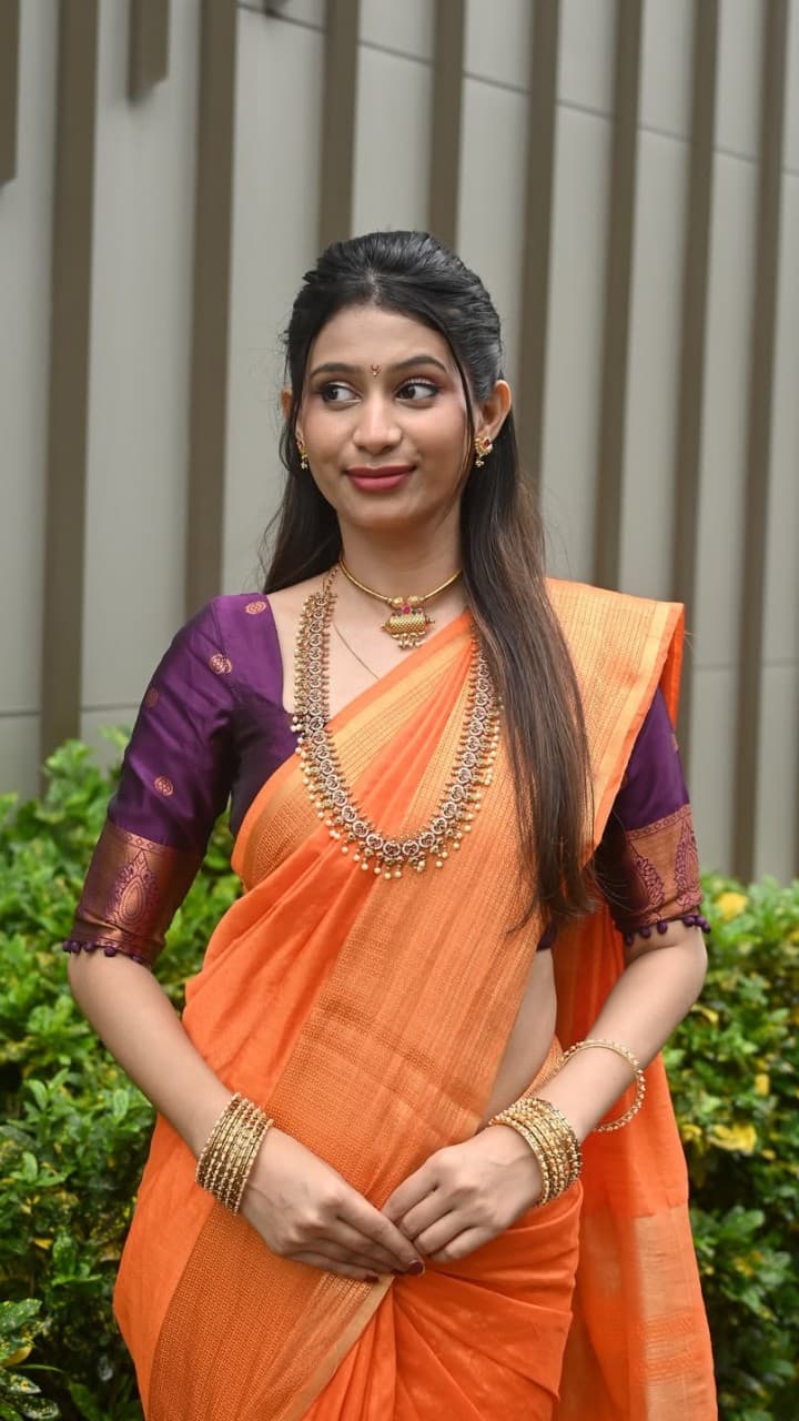 ఈ రంగు చీర మీ అందాన్ని మరింత పెంచుతుంది.. ఓ లుక్కేయండి ఈ రంగు చీర మీ అందాన్ని మరింత పెంచుతుంది.. ఓ లుక్కేయండి