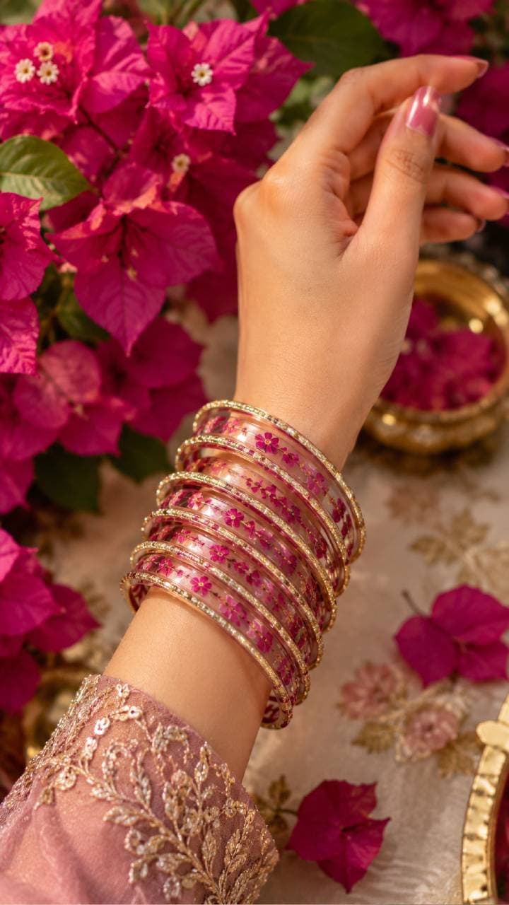गुलाबी बोगनवेलिया बैंगल्स: हाथों में भरें प्रकृति का रंग, अब ये है लेटेस्ट फैशन ट्रेंड