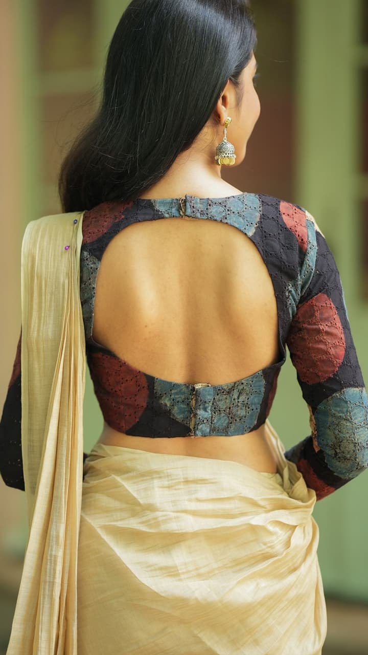 చీరలపై బ్లౌజ్ లకు అదిరిపోయే బ్యాక్ డిజైన్లు