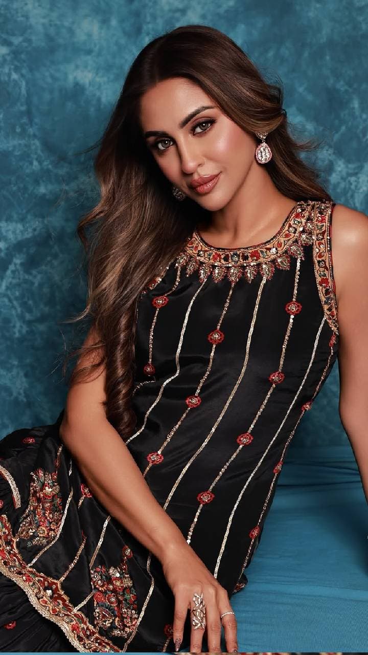 పార్టీల కోసం అదిరిపోయే బ్లాక్ సూట్స్.. ఇవిగో