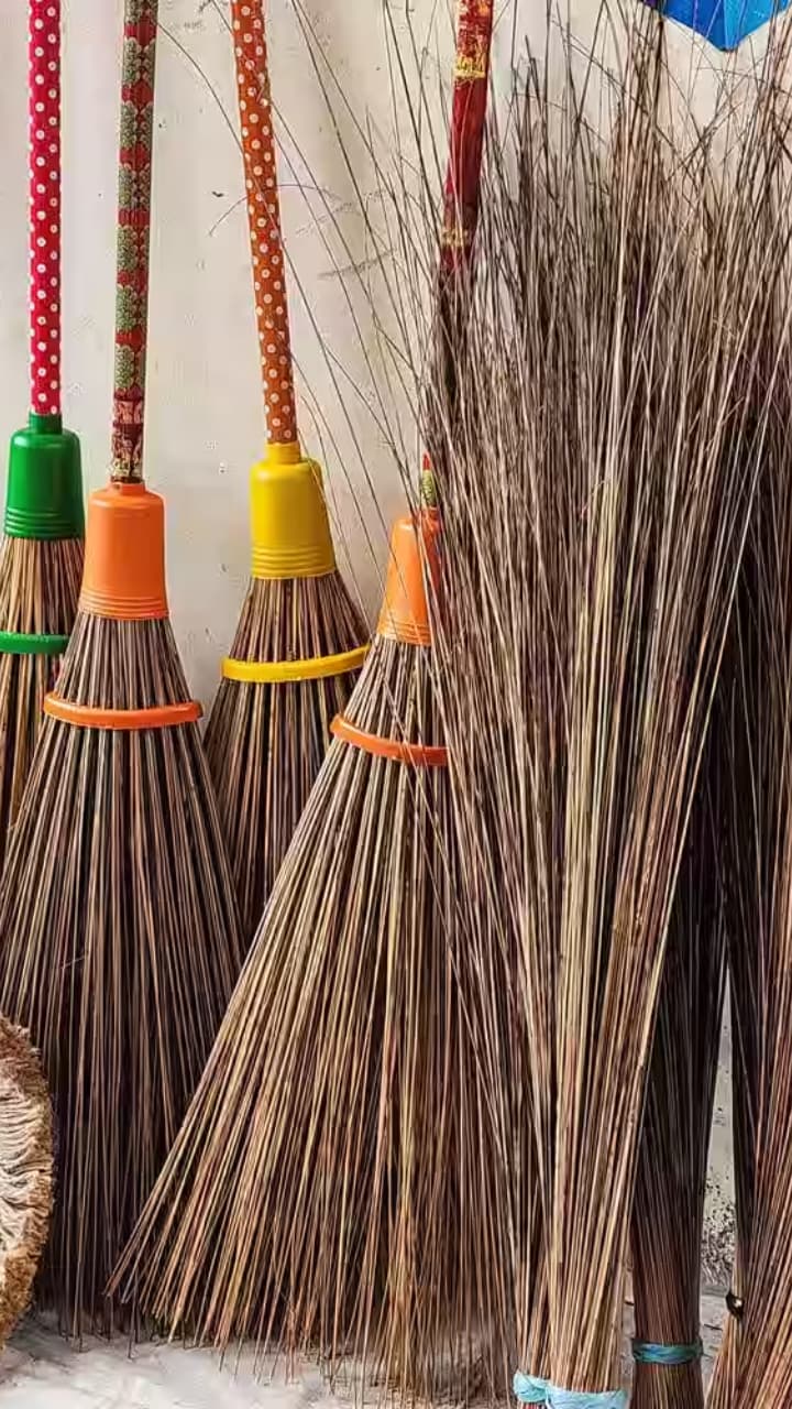 Can We Keep Broom in Kitchen As Per Vastu: Essential Dos & Don'ts