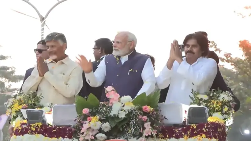 Narendra Modi roadshow photos