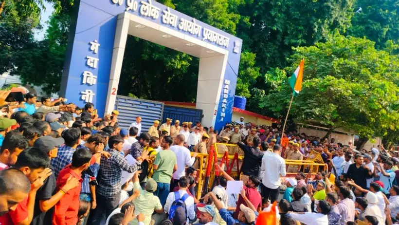 Prayagraj Students protest in front of UPPSC office for the fourth day