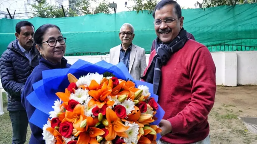 Mamata Banerjee with Arvind Kejriwal