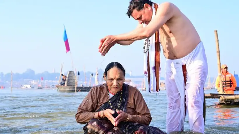 CM Dhami With maa