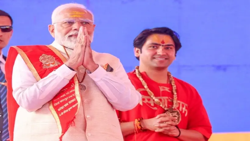 PM Modi and Dhirendra Krishna Shastri