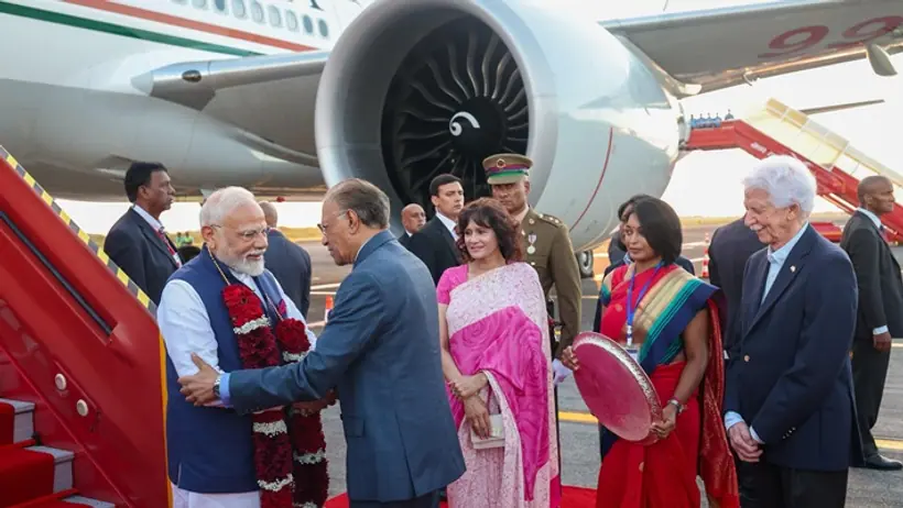 Narendra Modi warm welcome in Mauritius
