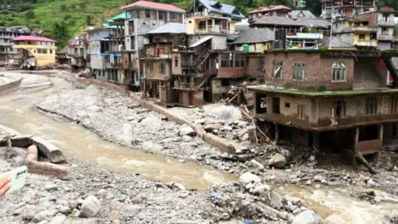 हिमाचल में क्लाउडबर्स्ट से उजड़े लोगों के घर 