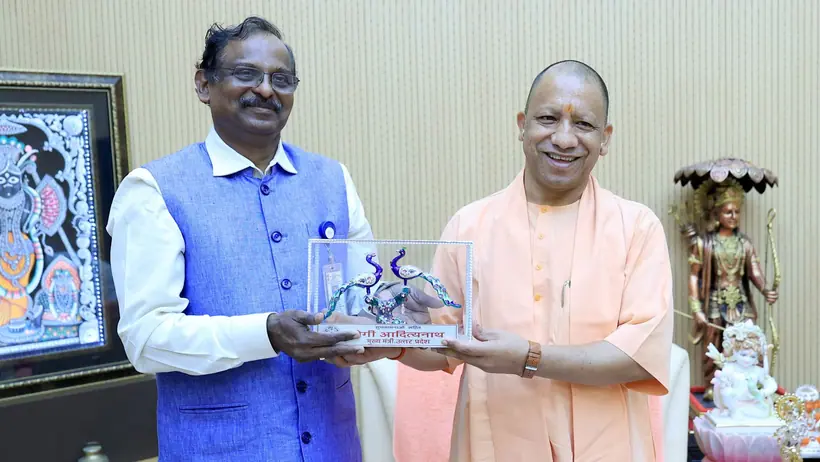 CM Yogi Adityanath meet ISRO Chief Dr V Narayanan