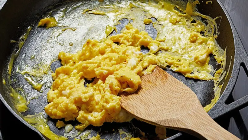 how to prevent egg from sticking on pan