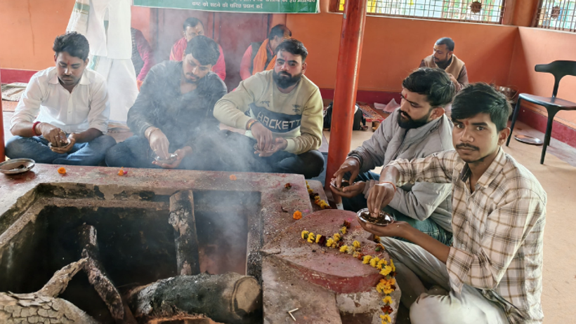 mahakumbh 2025 mouni amavasya hadsa shiv yadav havan shanti paath adminstration failure