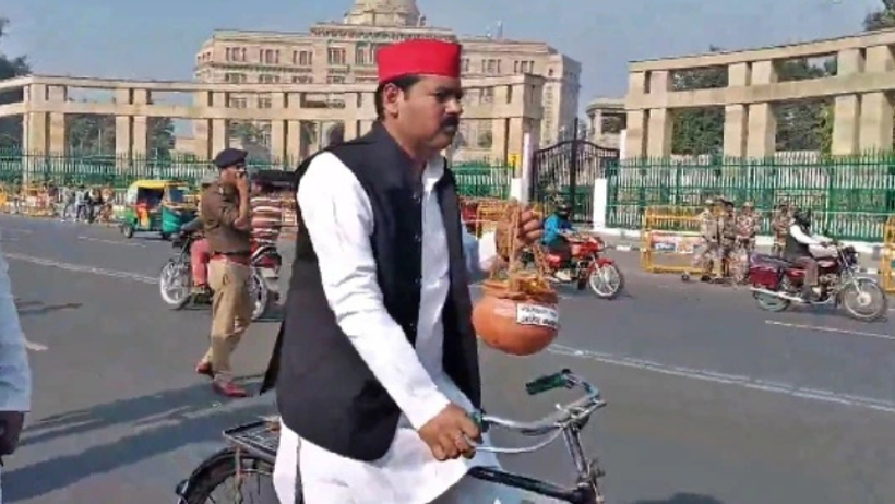  up budget session 2025 starts samajwadi party protests yogi adityanath budget speech mahakumbh issue