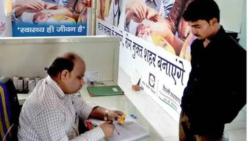 delhi mohalla clinic doctor found corona postive with family demand safety gear first kpt