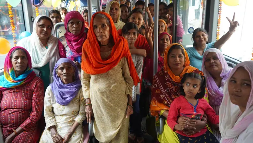 Bus service started on new route of Delhi