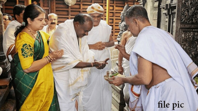 'स्वामी सरकार' की रक्षा के लिए JDS को अब पूजा पाठ और तंत्र मंत्र पर यकीन