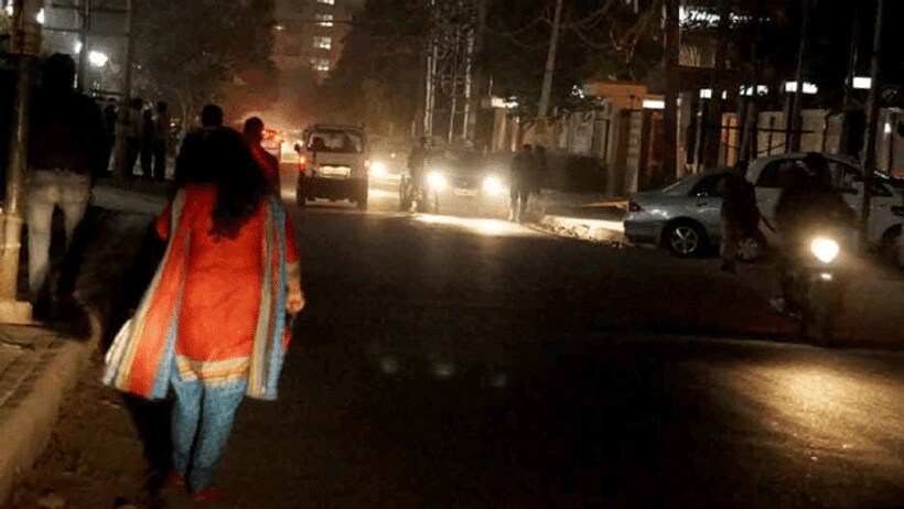 लड़की ने की लव मैरिज तो शहर में मचा बवाल, बंद हो गईं दुकाने धरने पर बैठे लोग, वो बोली  मुझे कोई जुदा नहीं कर सकता...