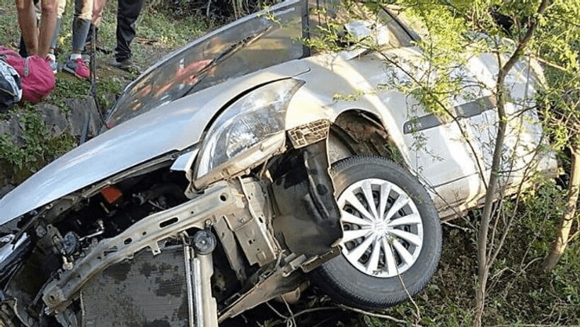 अपने साथी प्लेयर का बर्थ डे मनाकर लौट रहे थे, रास्ते में पेड़ से जा टकराई कार