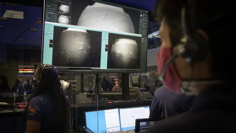 NASA ने रचा इतिहास,  मंगल पर जीवन तलाशने सबसे खतरनाक जगह पर रोवर की सफल लैडिंग