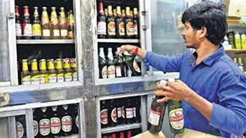 दिल्ली में पुरानी आबकारी नीति बहाल होने से 1 अगस्त से 468 शराब  दुकानें हो जाएगी बंद