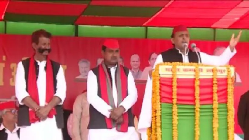 यूपी चुनाव: अखिलेश यादव ने CM योगी पर कसा तंज, कहा  शाम को मुख्यमंत्री आवास पर धुआ उड़ता हुआ आया नजर