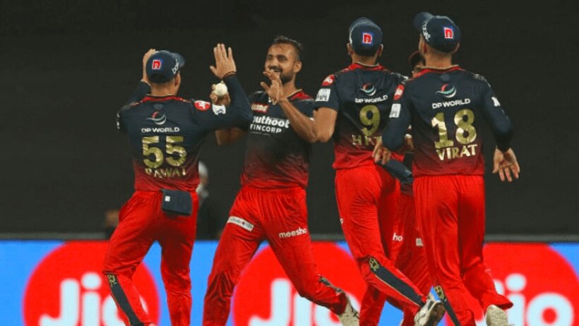 IPL 2022 RCB vs KKR: हसरंगा आकाशदीप के जाल में उलझी केकेआर, साधारण स्कोर पर हुई ढेर 