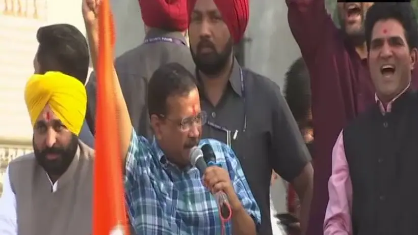 AAP का गुजरात मिशन शुरू: अहमदाबाद में केजरीवाल और भगवंत मान ने रोड शो से दिखाई ताकत, बोले एक मौका चाहिए