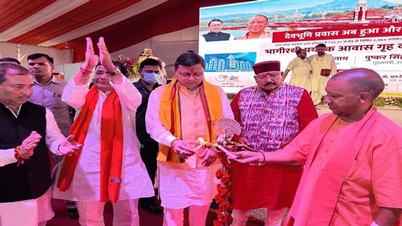 सीएम योगी आदित्यनाथ ने उत्तराखंड सीएम पुष्कर धामी को सौंपी अलकनंदा होटल की चाभी, कहा  पीएम मोदी से मिली ये सीख