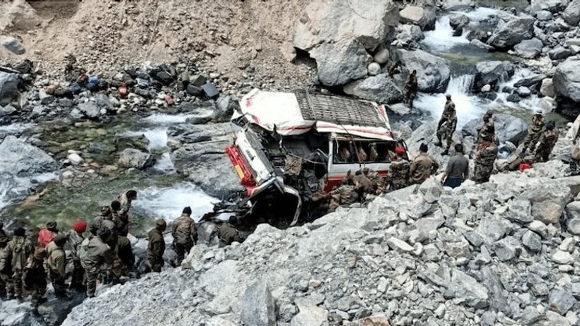 Ladakh Accident: राहुल गांधी ने जवानों की मौत पर जताया दु:ख, घायलों के शीघ्र स्वस्थ होने की कामना