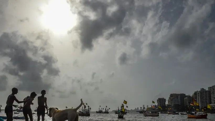 Weather Alert:अरुणाचल, असम, मेघालय में भारी बारिश की चेतावनी, मुंबई में भी मानूसन का इंतजार होगा खत्म