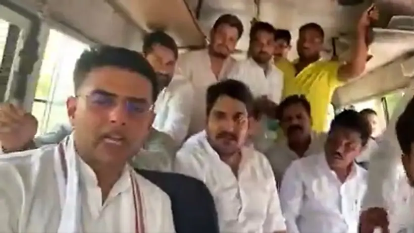 राहुल गांधी से ED की पूछताछ पर भड़के कांग्रेसियों ने रोड पर 'आग' लगाई, हिरासत में लिए गए सचिन पायलट