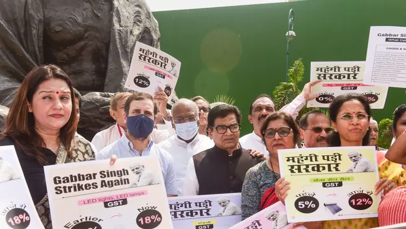 Parliament monsoon session: महंगाई व मूल्य वृद्धि पर बहस की मांग करता रहा विपक्ष, अंटार्कटिका बिल पास