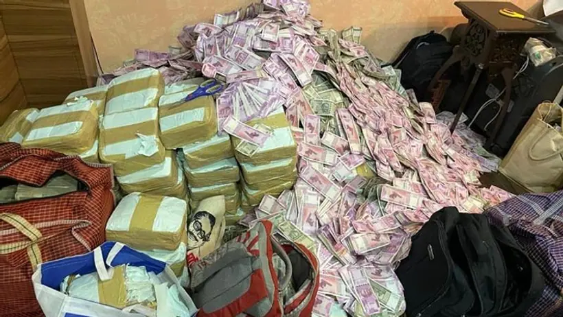 ममता बनर्जी के मंत्री की खास बांग्ला फिल्मों की फ़्लॉप एक्ट्रेस के घर कूड़े की तरह मिले 21 करोड़ के नोट