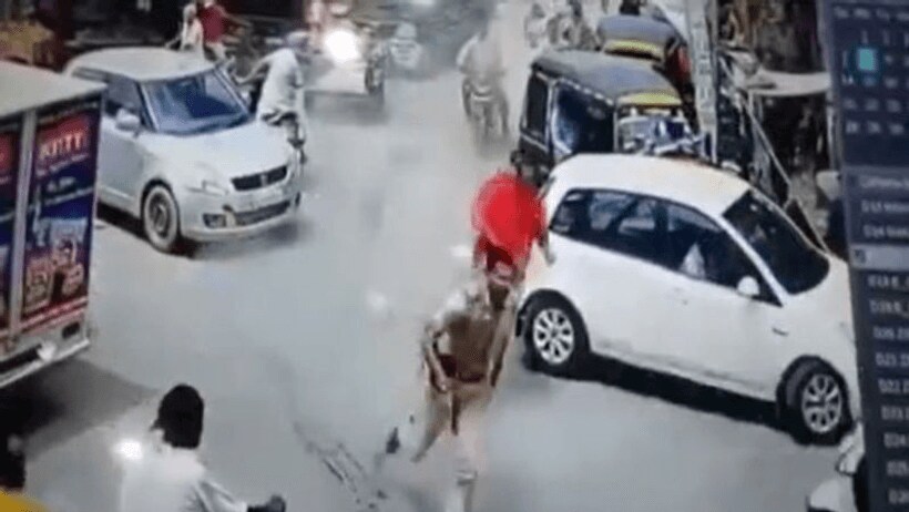 यह फिल्मी सीन नहीं हकीकत है.. पुलिस और अपराधियों के बीच हुई मुठभेड़ का रियल सीन देख लोग हैरान 