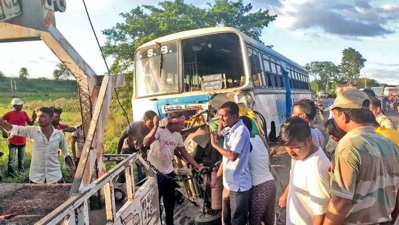 बंगाल के बीरभूम में बस हादसा: 9 खेतीहर मजदूर महिलाओं की मौत, पीएम मोदी ने जताया दु:ख, 2 2 लाख सहायता का ऐलान 