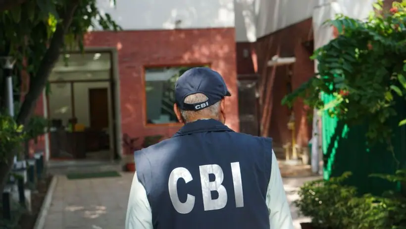 दिल्ली के डिप्टी CM मनीष सिसोदिया के यहां CBI रेड, भाजपा का आरोप केजरी शराब माफिया में डील