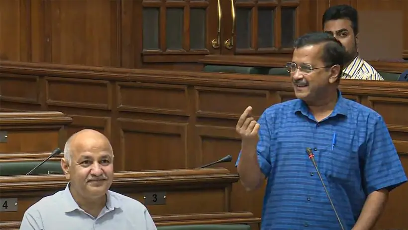 अपनी ही पॉलिटिक्स में फंसी AAP, ऑपरेशन लोटस मामले की भाजपा ने LG से की फॉरेंसिक जांच की मांग, पढ़िए डिटेल्स