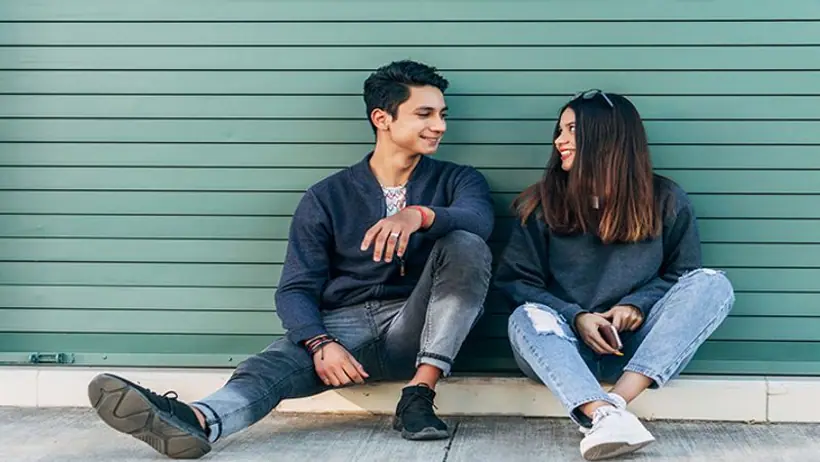 जवान हो रहे बच्चे को हो गया प्यार? तो माता पिता भूलकर ना करें ये गलती, ऐसे लाएं सही रास्ते पर