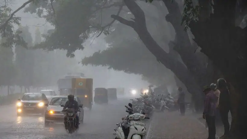 बेंगलुरू विवि की छात्रा को सरकारी बस ने कुचला, छात्रों ने शुरू कर दिया धरना प्रदर्शन