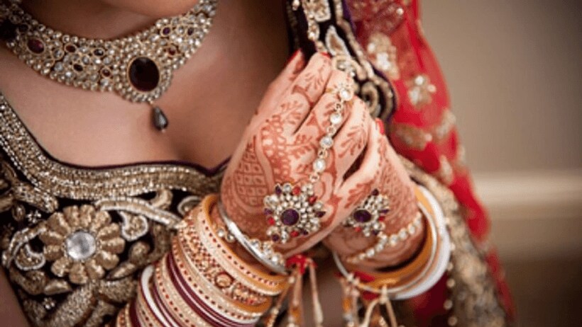 Bride Runs Away from in laws house With Jewellery