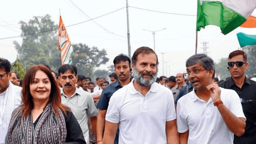 Bharat Jodo Yatra:राहुल गांधी के साथ 'सड़क' पर दिखीं फिल्मेमकर पूजा भट्ट, twitter पर पकड़ा ट्रेंड 'पाप वाली?' 