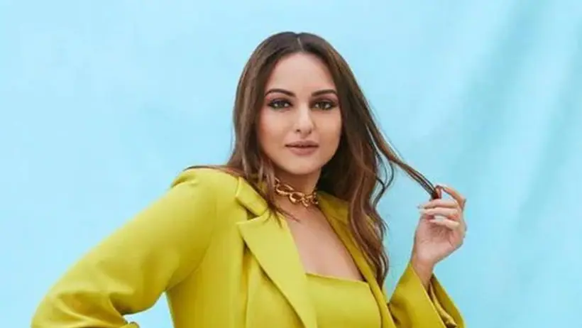 अक्षय कुमार की तरह अब FLOP सोनाक्षी सिन्हा को भी किया इस फिल्म से आउट, भारी पड़ गई ये डिमांड 